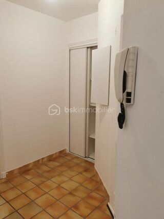 Location Appartement Charmant et Spacieux appartement vide Lambesc