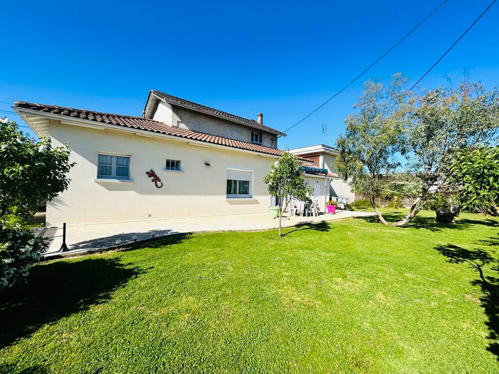 Maison La Lande De Fronsac avec beau jardin à 650 m des commerces!
