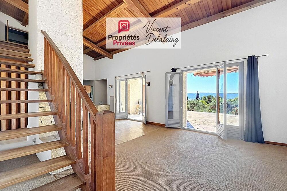 Maison individuelle T5 -6 en R+1 avec sous-sol et garage sur grand terrain clos