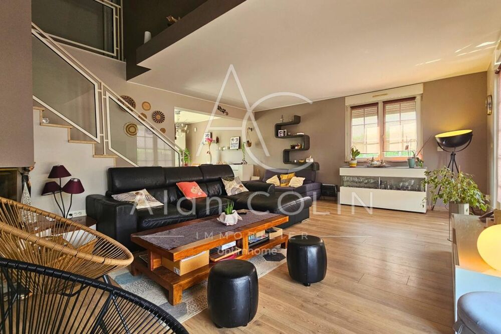 Maison individuelle 4 façades  182 m²  4 chambres  Terrain de 8 ares à Yutz