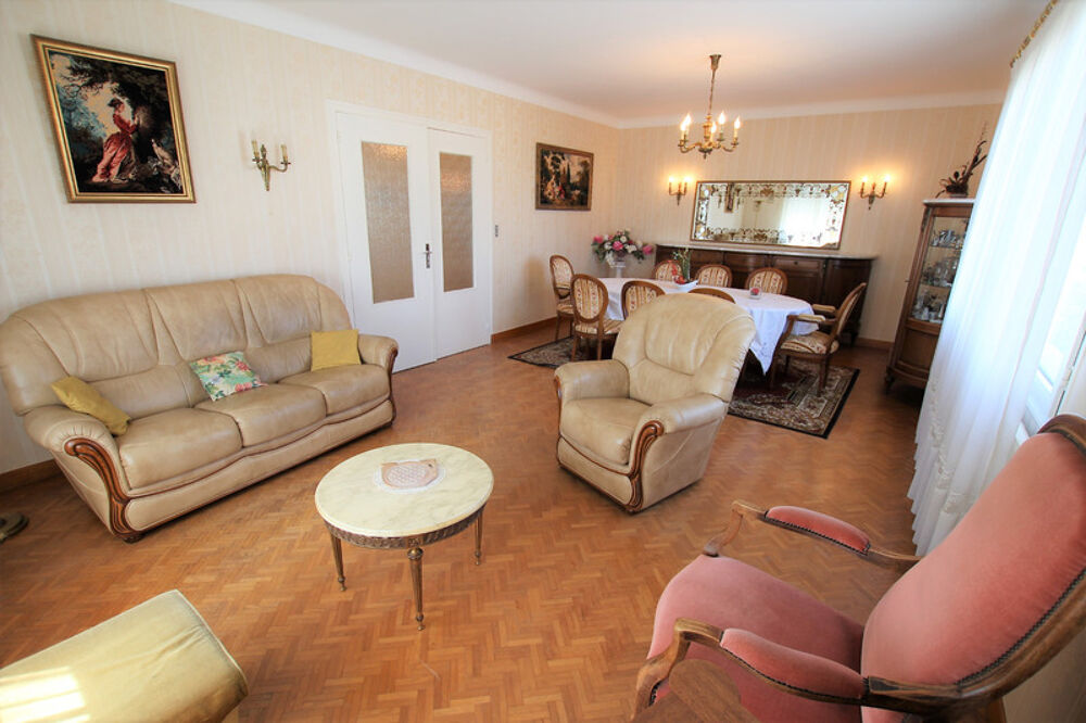 Dpt Charente Maritime (17), à vendre SAINT JEAN D'ANGELY maison P5 de 144 m² habitables avec garage