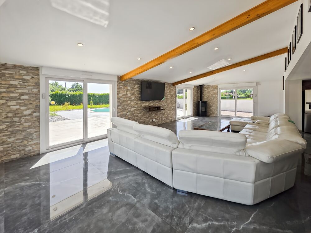 Vente Maison MAISON CONTEMPORAINE DE STANDING AVEC PISCINE – COMMENAILLES (JURA) Bletterans