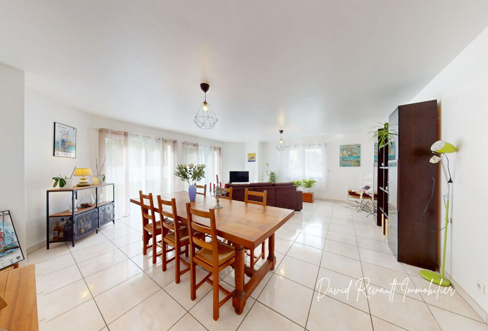 Vente Maison Maison familiale à Elven, 170 m² habitables, 8 pièces dont 5 chambres, édifiée sur un terrain de 555 m². Prix de vente : 431 600 Elven
