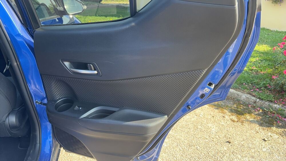 C-HR 1.8 VVT-i 122 Hybride 2WD CVT Design - Automatique 2019 occasion 27930 Dardez
