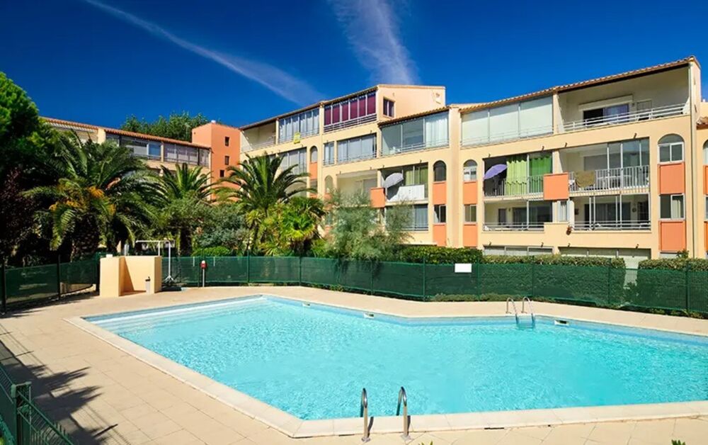 Cap dAgde  Secteur Richelieu : Appartement T2 au 3ème et dernier étage avec parking et piscine