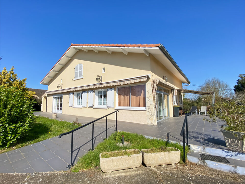 Dpt Gers (32), à vendre BARCELONNE DU GERS Maison T6 de 192 m² habitables normes PMR + 2 vérandas + grand garage sur 1670 m² de
