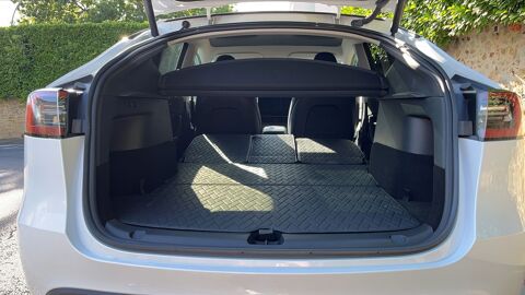 Model Y 300 cv Premium - Premi&egrave;re main Garantie constructeur 2023 occasion 72000 Le Mans