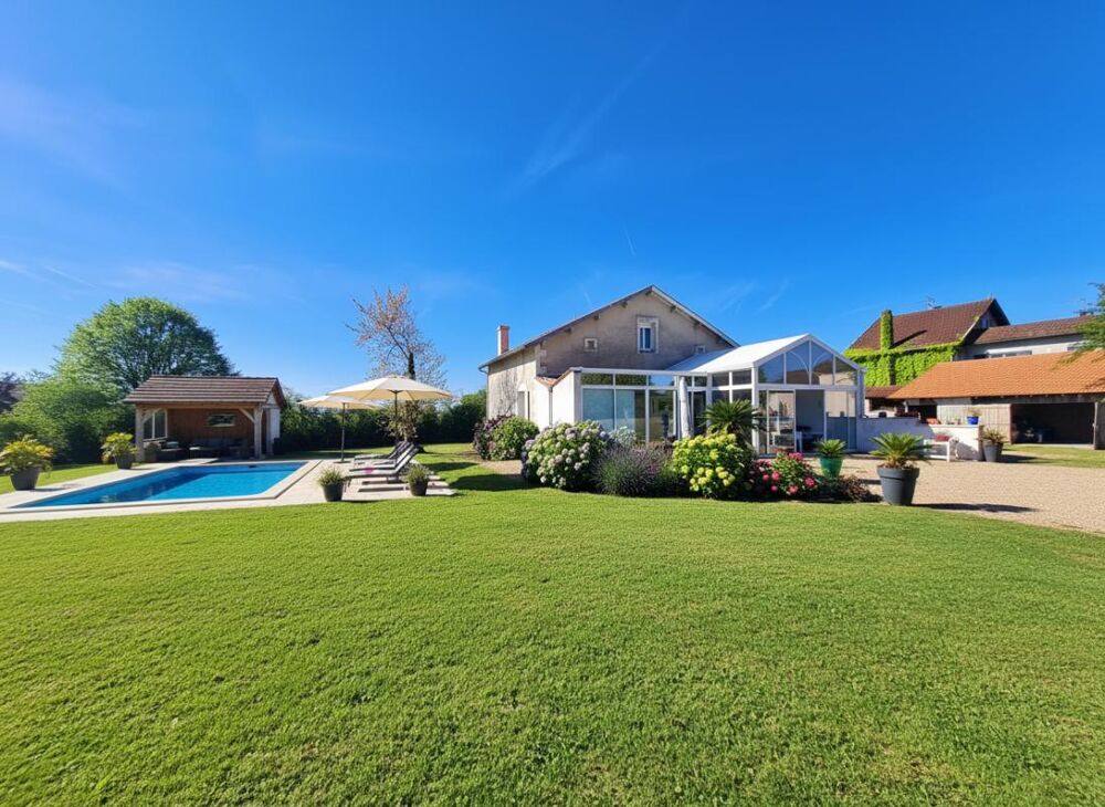 AUTHENTIQUE CHARENTAISE RENOVEE 3ch, veranda, 5000m2 de terrain, 2 garages