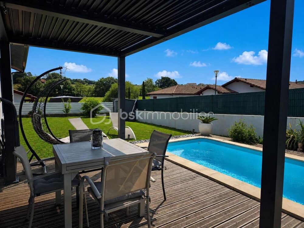 Maison de plain-pied de 2017 avec 4 chambres et piscine