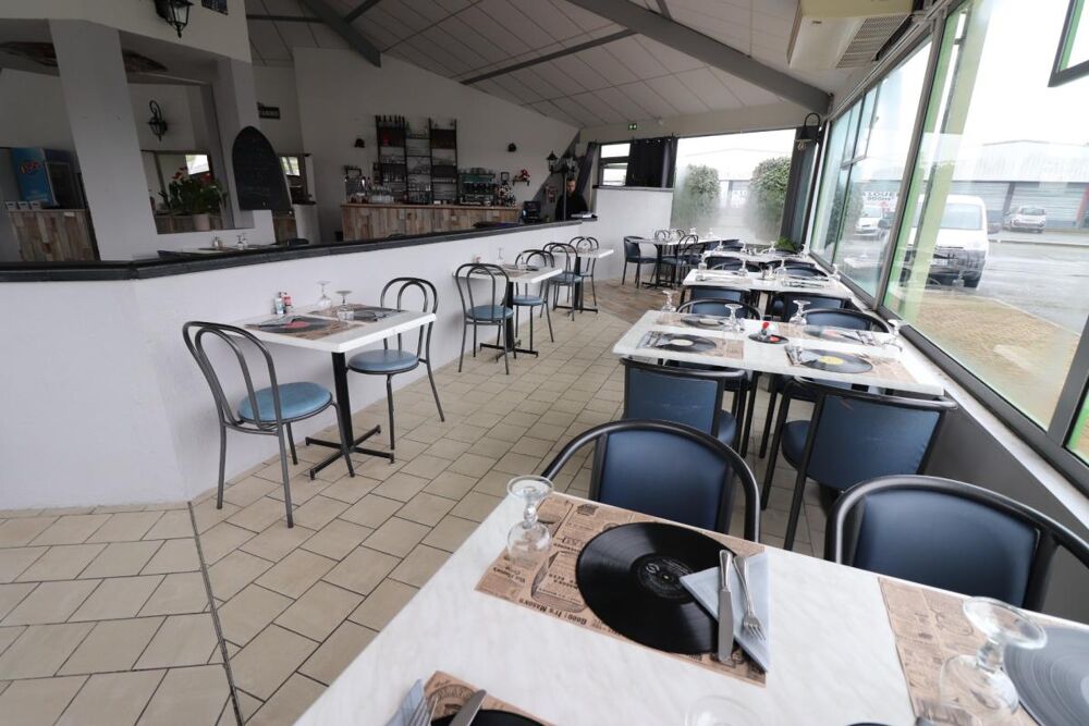   A VENDRE FONDS DE COMMERCE RESTAURANT TRADITIONNEL  SECTEUR DE TONNAY CHARENTE 