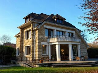  Maison � vendre 9 pi�ces 304 m�