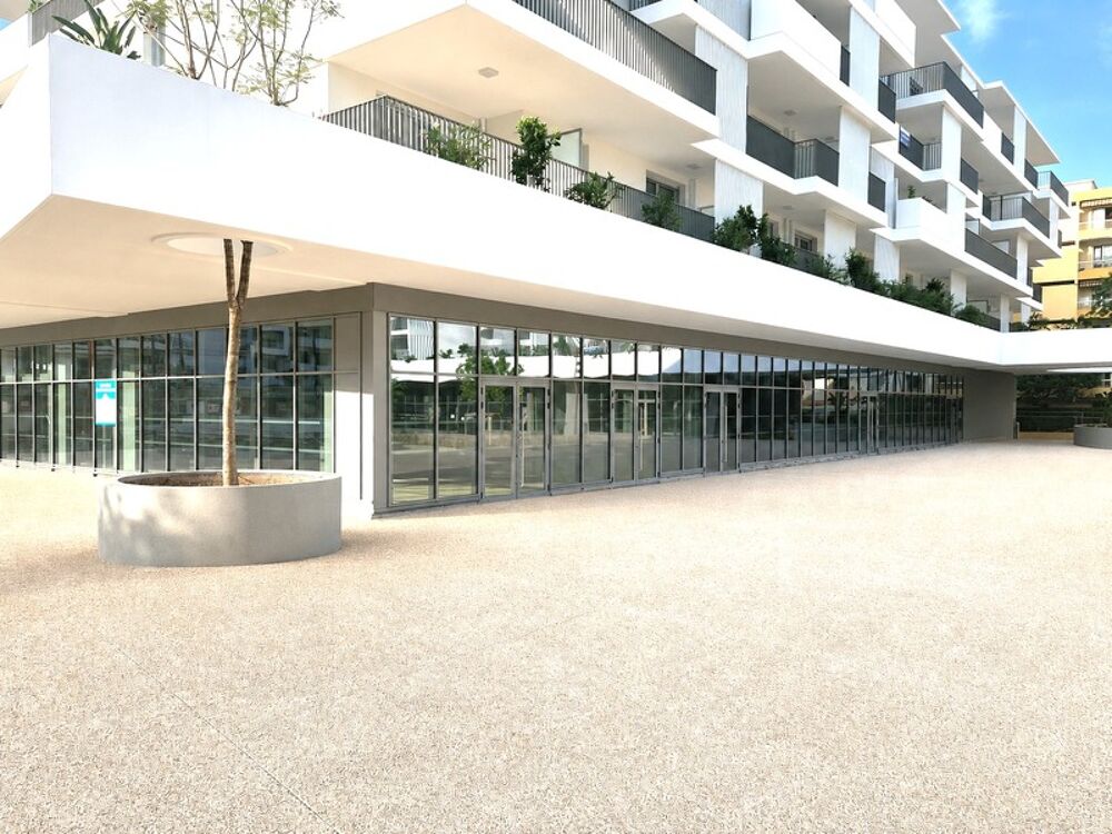   A louer, Local commercial d'angle de 175 m² avec Mezzanine, Square Benes, Saint Laurent du Var 06700, Alpes-Maritimes 
