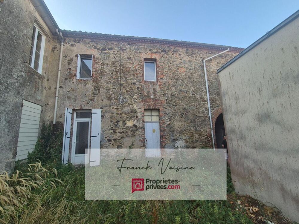 A VENDRE à Rochetrejoux en centre bourg, maison ancienne à rénover