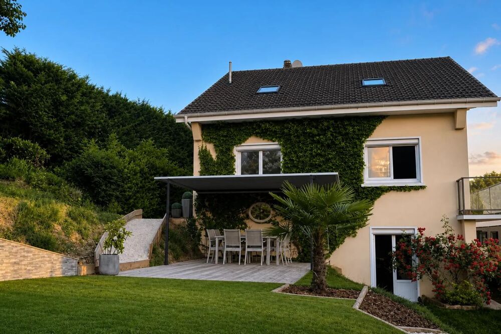 Maison de 8 pièces de 140 m² située à Four