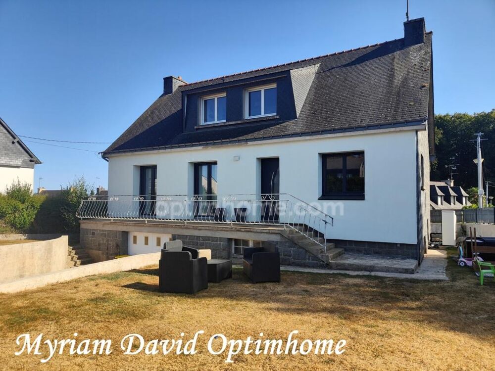 Maison rénovée 128 m²  5 chambres  Sous-sol complet  Proche centre-ville de Rostrenen