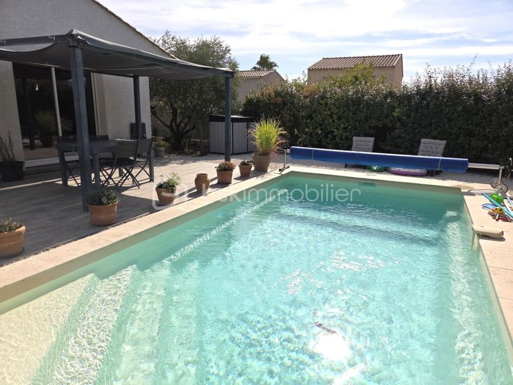 EXCLUSIVITE : VILLEVEYRAC, entre Sète et Montpellier, Villa de plain-pied offrant 4 chambres et jardin arboré de 600m² avec pisc
