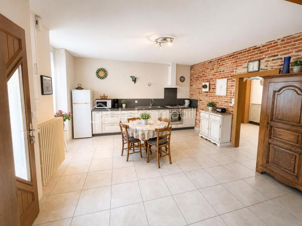 Maison de bourg familiale de 150 m²  Entretien irréprochable  beaux potentiels