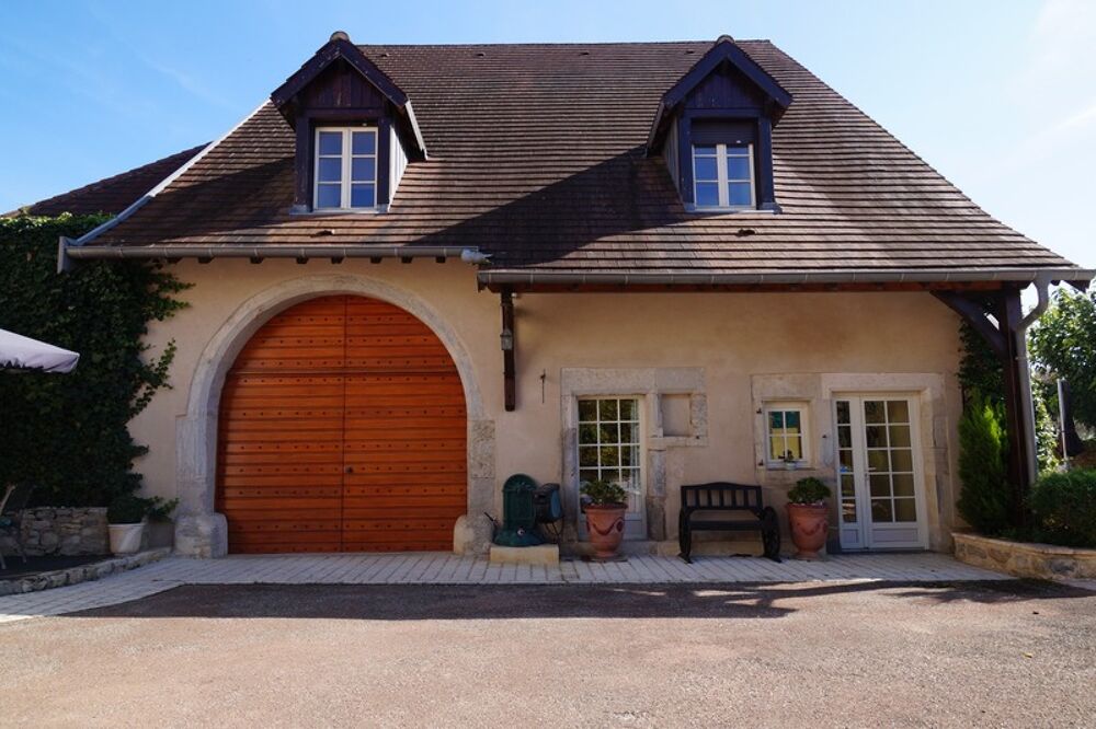 Vente Maison Dpt Jura (39),  vendre proche de DOLE maison P20 de 444 m - Terrain de 837,00 m- proprit avec 2 maisons Dole