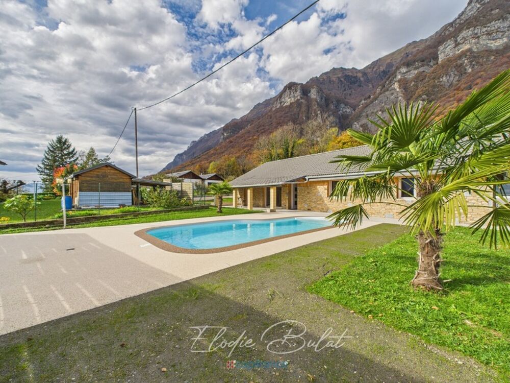 Maison de charme de plain-pied avec piscine et dépendances  MONTAILLEUR (73)