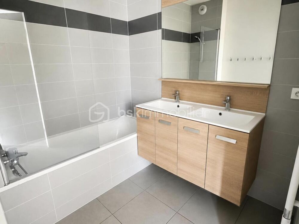 APPARTEMENT TYPE 4 PIECES DE 78 M2 IMMEUBLE RECENT ANNECY