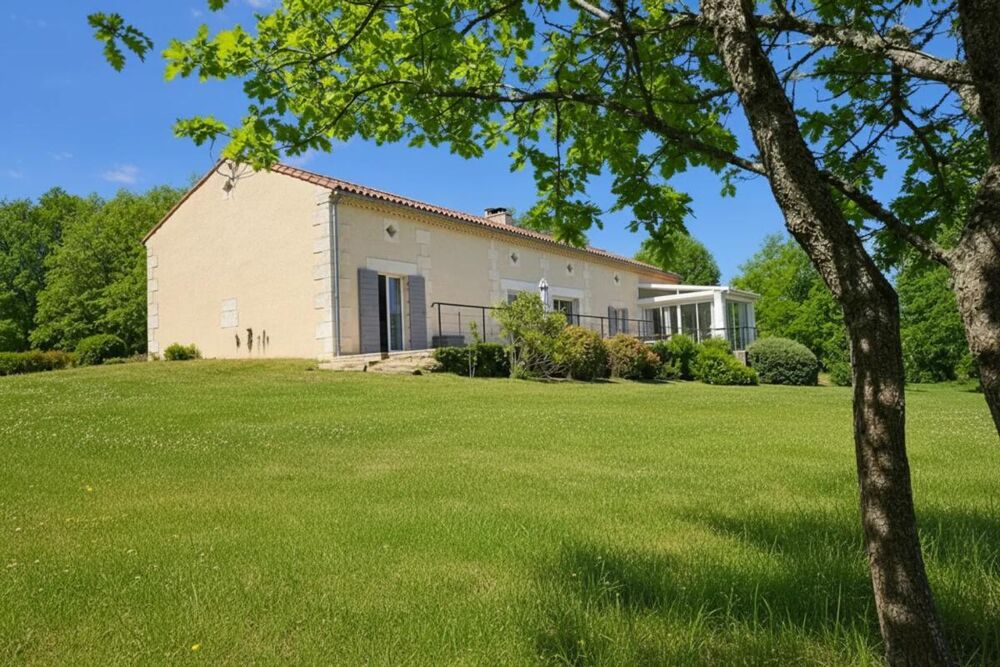 Demeure en pierre avec piscine et vue sur la vallée à Douville