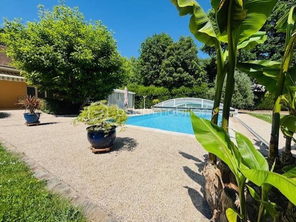 *** Nouveauté : En lisière de bois, coup de coeur pour cette jolie Maison d'architecte de plain-pied avec piscine offrant un cadr