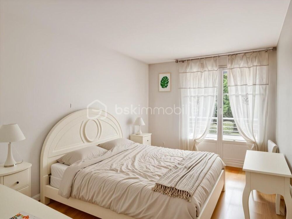APPARTEMENT AVEC BALCON - CENTRE-VILLE - AU CALME - DOUBLE BOX