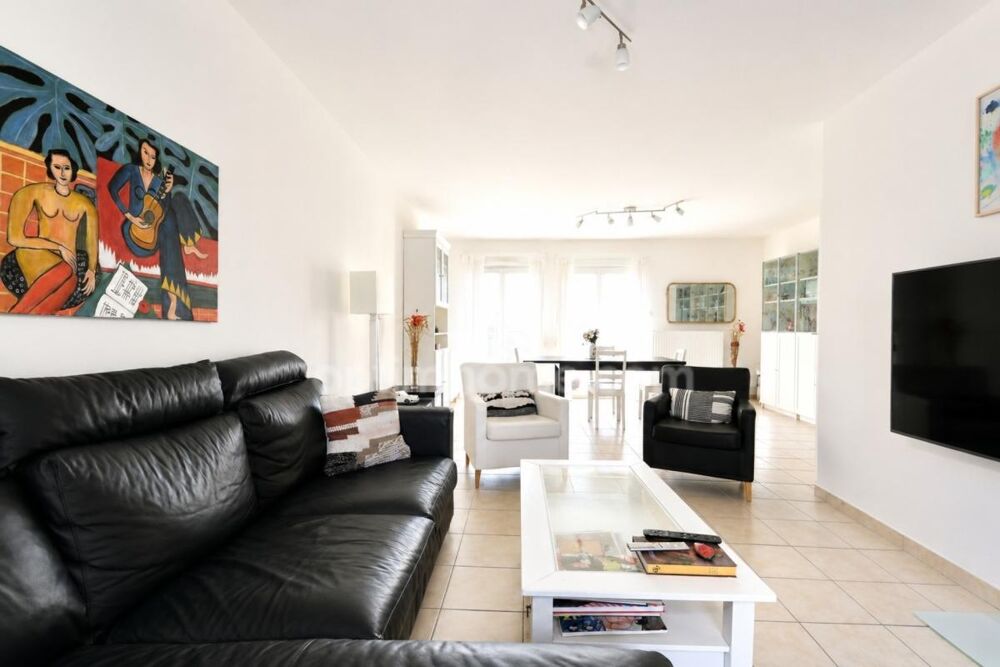 Vente Maison YUTZ - MAISON MITOYENNE 5 PIECES AVEC 3 CHAMBRES, TERRASSE, JARDIN ET GARAGE ! Yutz