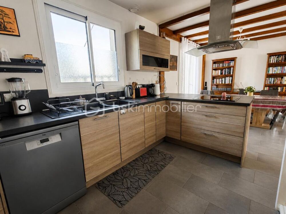 Vente Maison BREUILLET – Maison familiale 3 chambres avec sous-sol total et jardin Breuillet