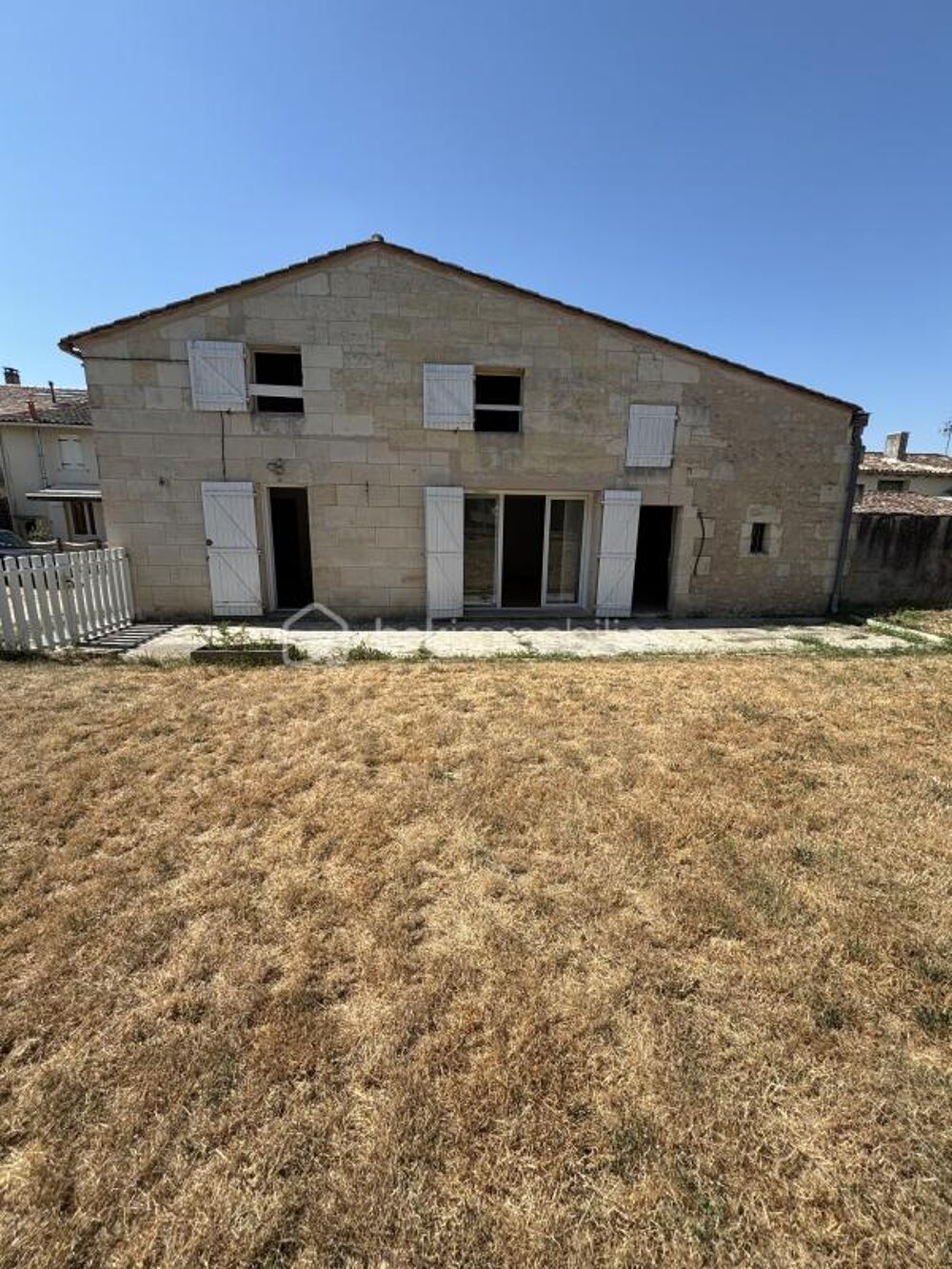 Maison De Caractère en Pierre à rénover De 90m2 -3 Chambres + Bureau - Jardin -Fort Potentiel