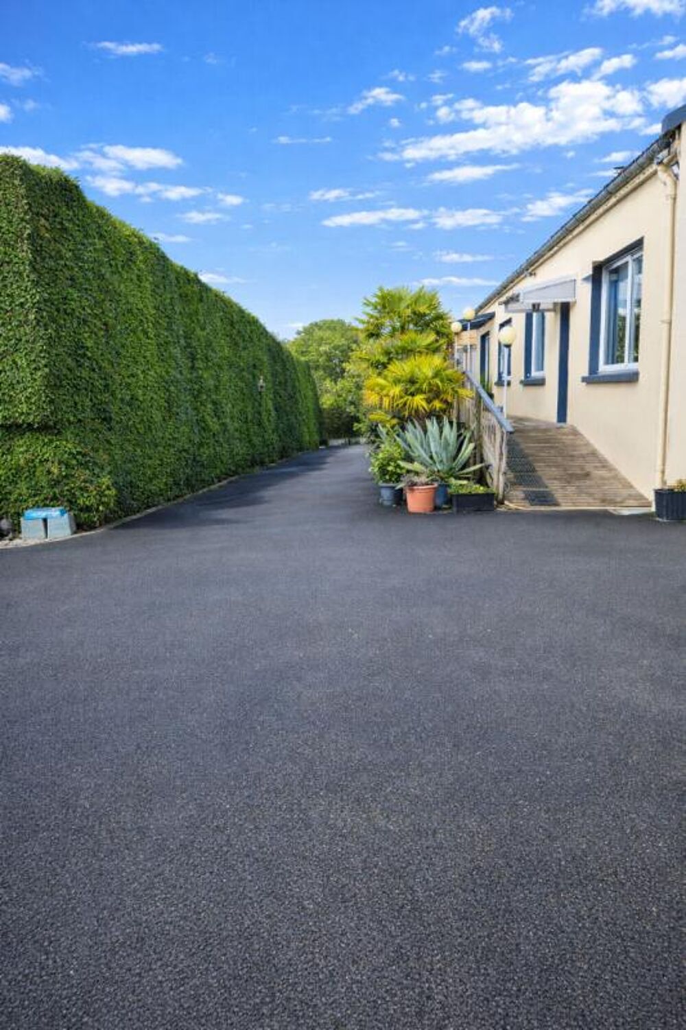 Rare et atypique : Grande maison de plain-pied 220 m² + 250 m² garage / atelier - Prestations haut de gamme - 3 min de Plouay -