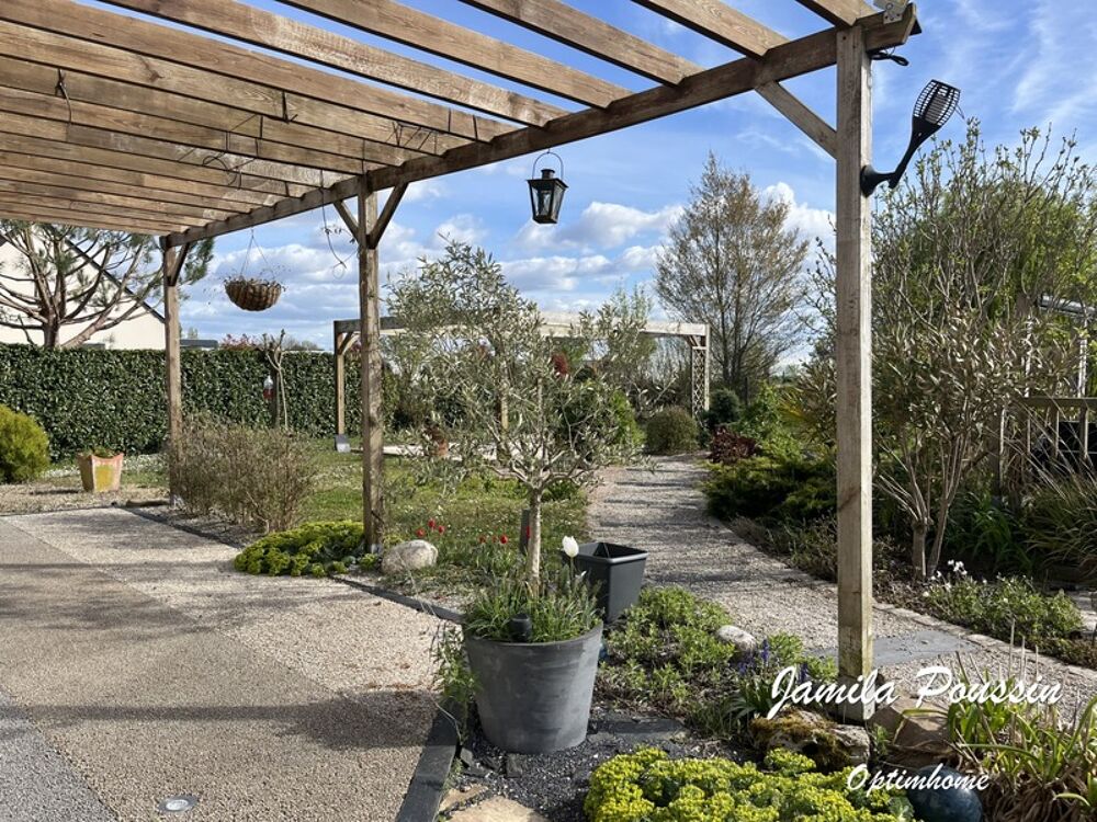 Maison de charme rénovée (206.5 m2) 7 pièces VILLEBERNIER (49)