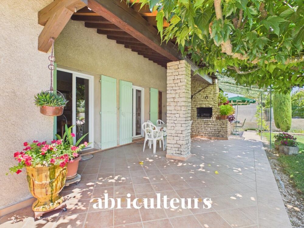 Maison familiale de 198 m² avec T2 indépendant, jardin et garage à Charleval