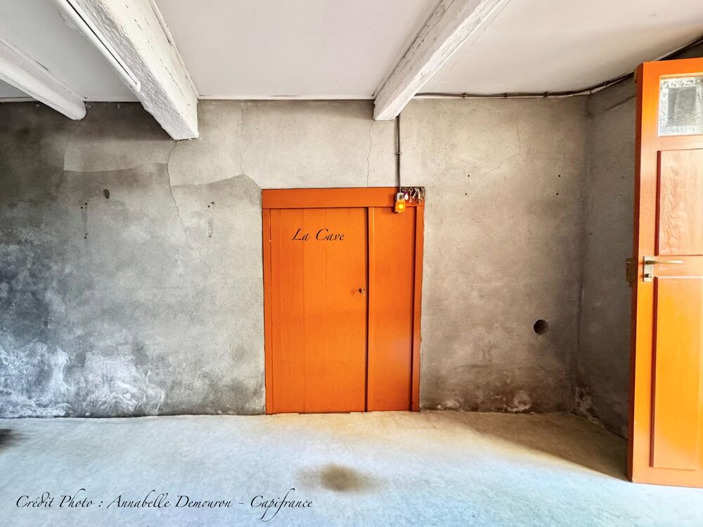 Vente Maison BLANZAT VILLAGE – MAISON DE VILLE EN PIERRE – 2 CHAMBRES – COUR – GARAGE – CAVE – DOUBLE VITRAGE Blanzat