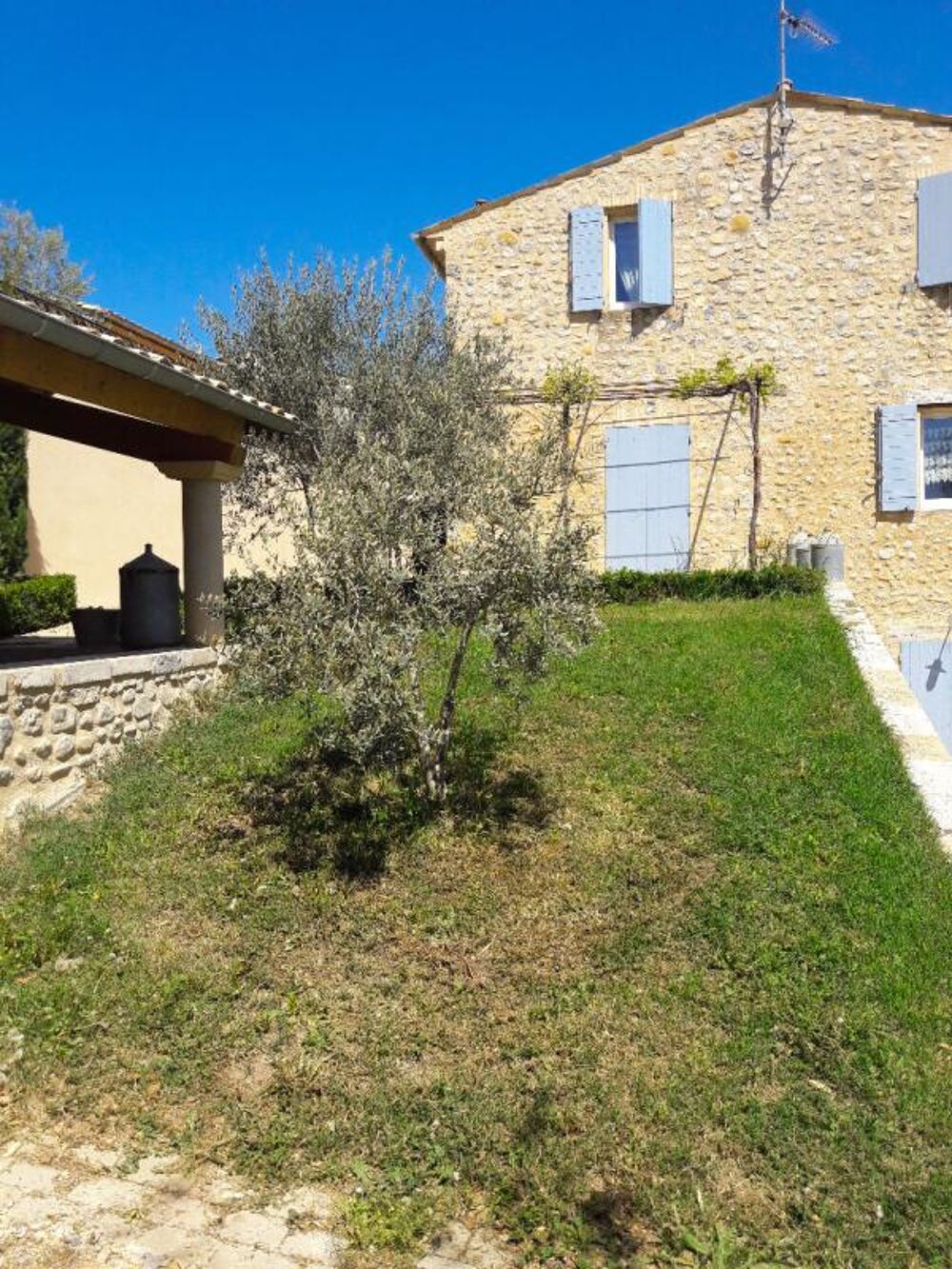 Bâtisse Provençale 10 pièce(s) de 243,07 m2