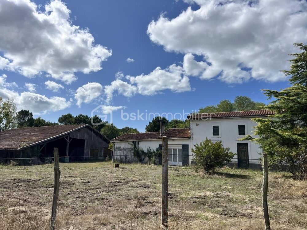 Batisse en pierres avec grange à rénover