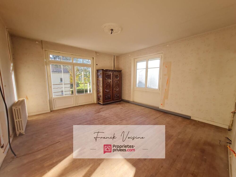 Maison de 212 m2 A VENDRE Les Herbiers Centre Ville - 4 Chambres et un bureau sur un terrain de 1150 m2