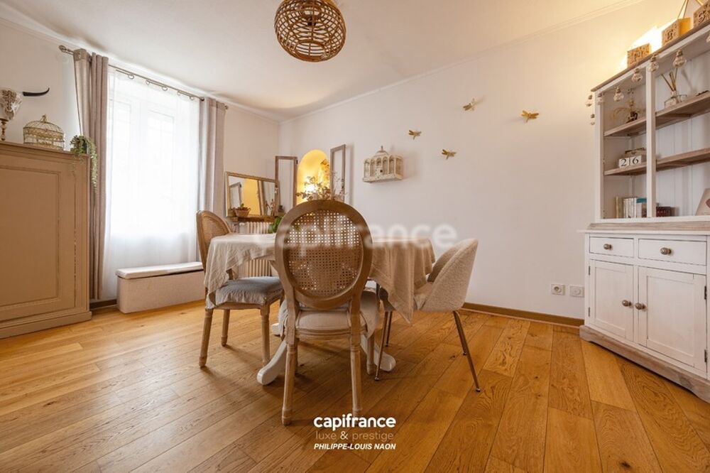 SUPERBE DEMEURE RÉNOVÉE AVEC 5 CHAMBRES, UN DOUBLE GARAGE ET UNE PISCINE !