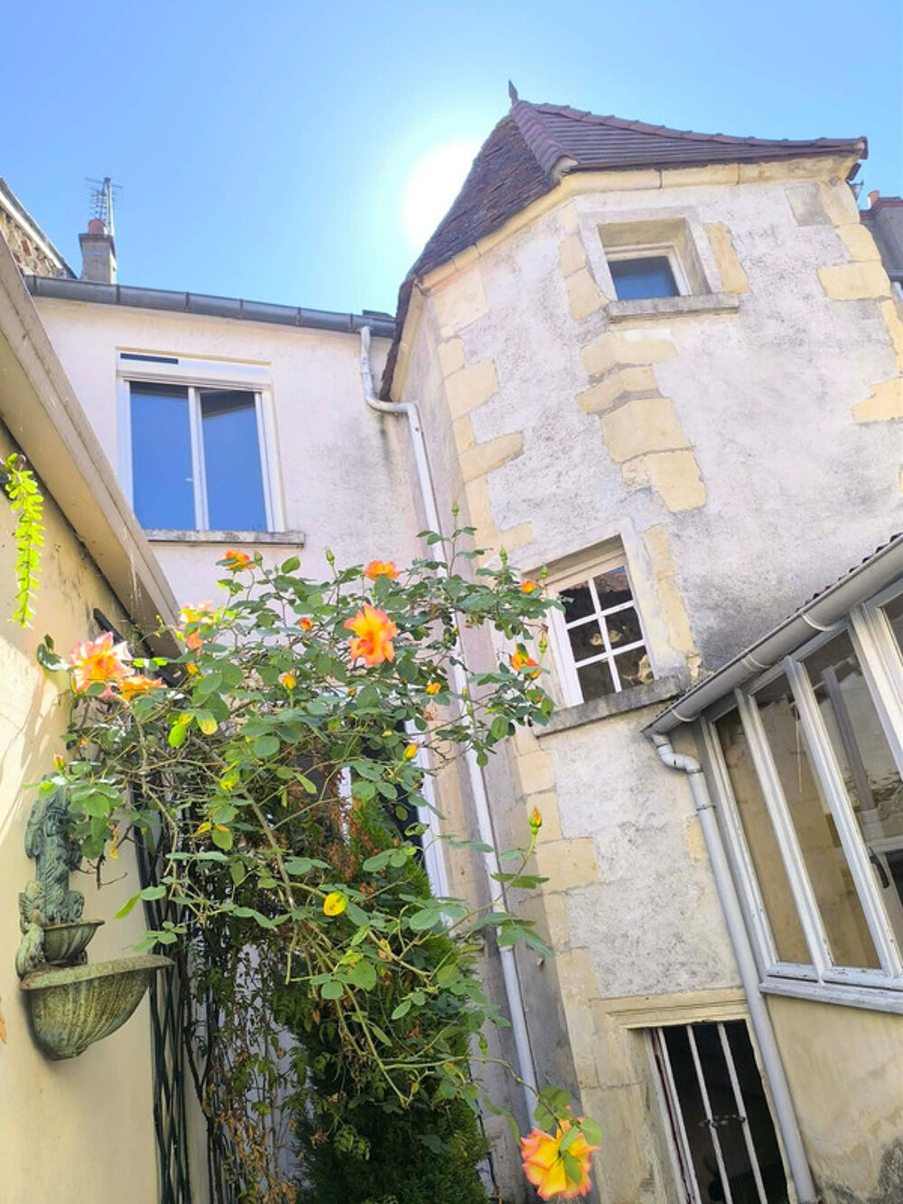 Maison familiale de caractère au coeur de Nevers  Terrasses, volumes et histoire ( 58 ) SOUS OFFRE