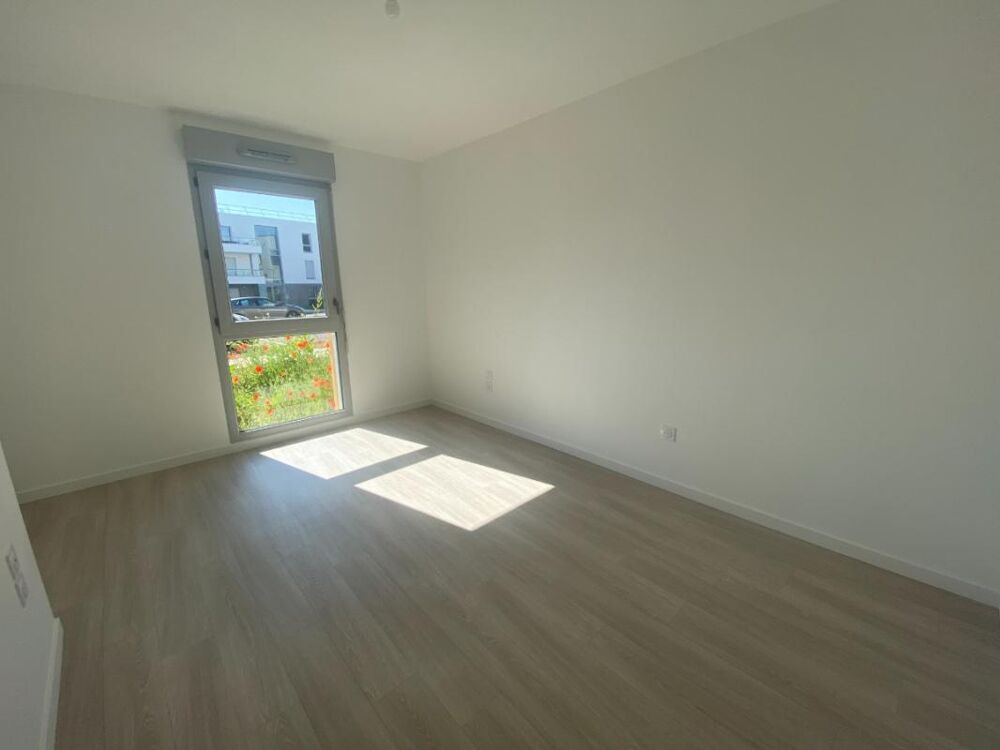 T2 avec terrasse et parking à LAVAL
