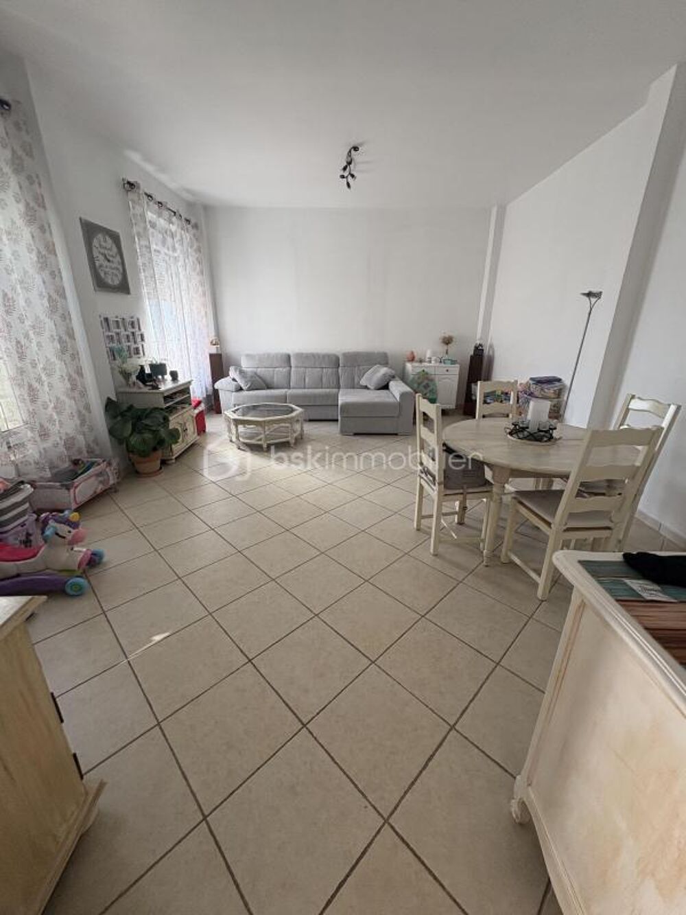 Vente Appartement GRASSE – UN BIEN ATYPIQUE À L'ESPRIT MAISON, AVEC COUR, ANNEXE ET GRAND GARAGE Grasse