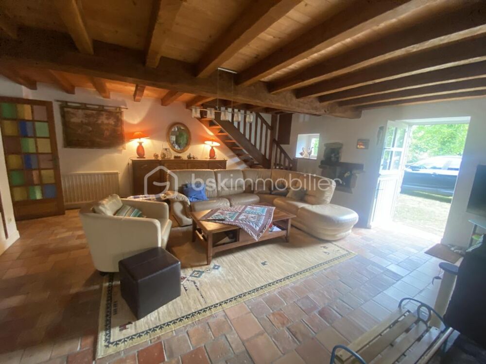Maison en pierre avec charme de l'ancien  145 m² habitables  Secteur de St Lyphard situé plus proche du bourg de La Madeleine