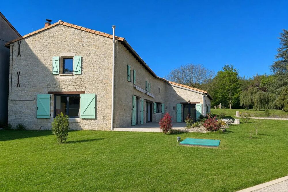 Magnifique maison rénovée à Coulonges-sur-l'Autize