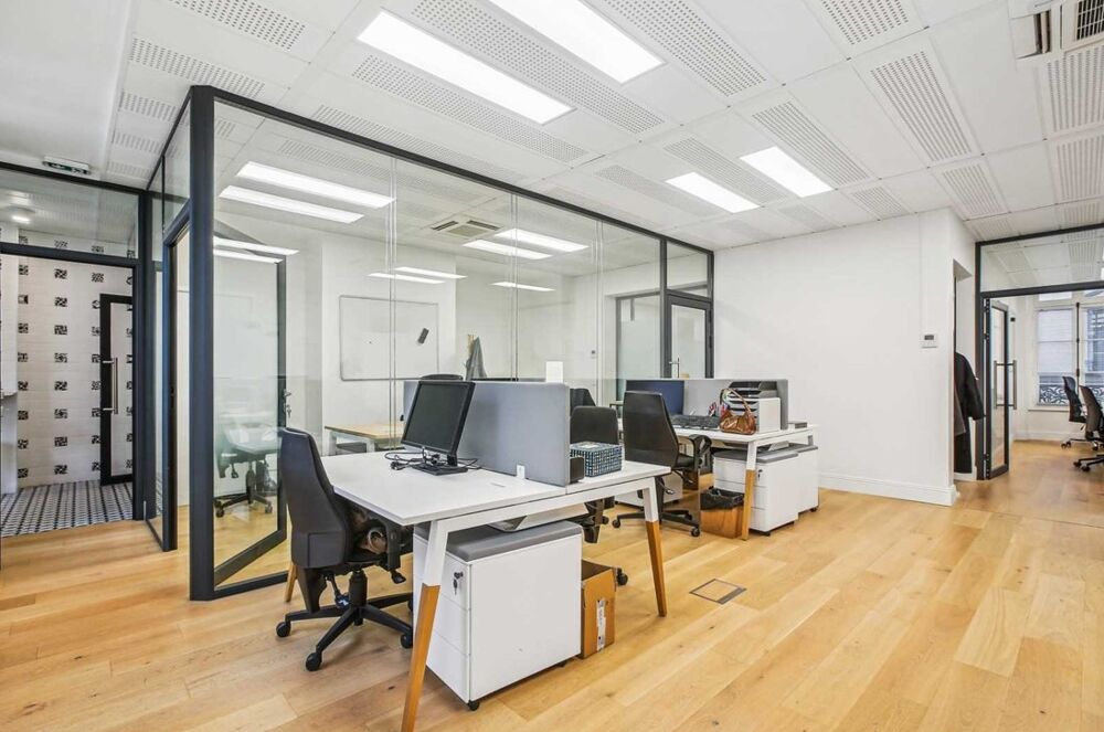   Bureaux câblés et climatisés, traversants à deux pas de la Place de la Madeleine 