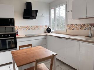  Appartement à louer 3 pièces 74 m²