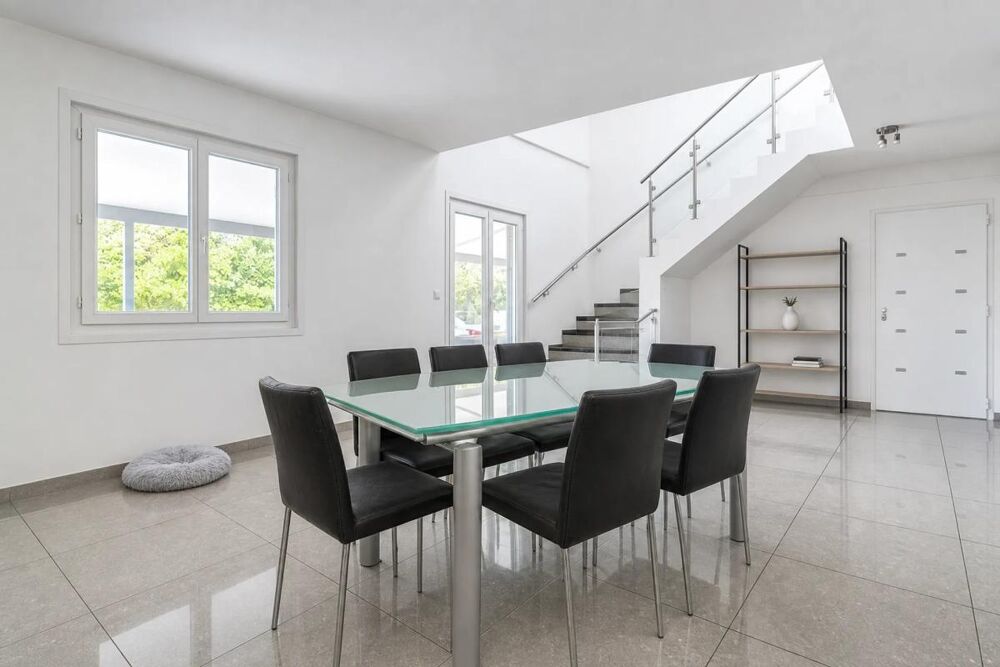 MAISON 166m2 JARDIN PISCINE GARAGE - GARE ROUTIERE A 5MIN