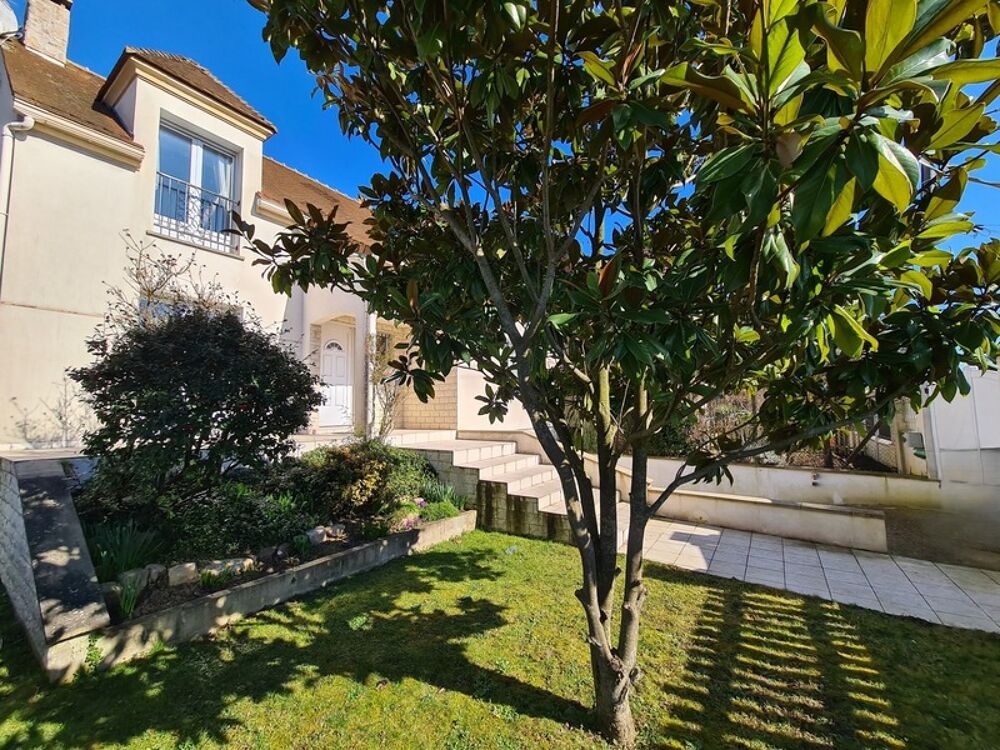 Vente Maison Maison à vendre SAINTE GENEVIEVE DES BOIS (91) - Maison lumineuse 4 chambres avec sous-sol total  de 125m² et terrain de 500 m² Sainte genevieve des bois