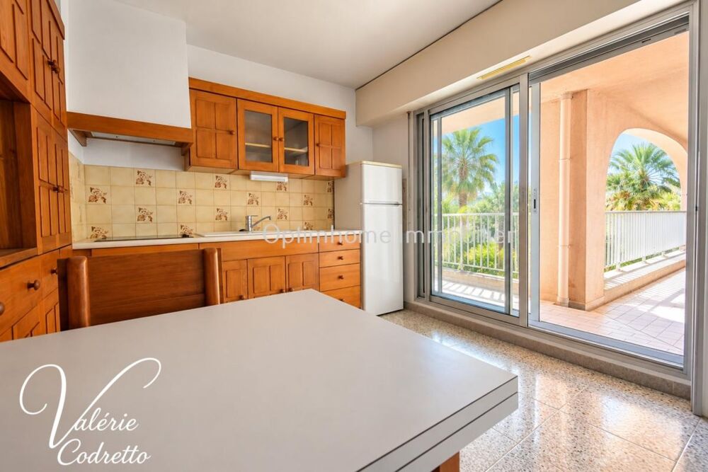 Vente Appartement À vendre – Appartement T3 98 m² avec terrasse et 2 garages – Port d'Hyères 83400 Hyeres
