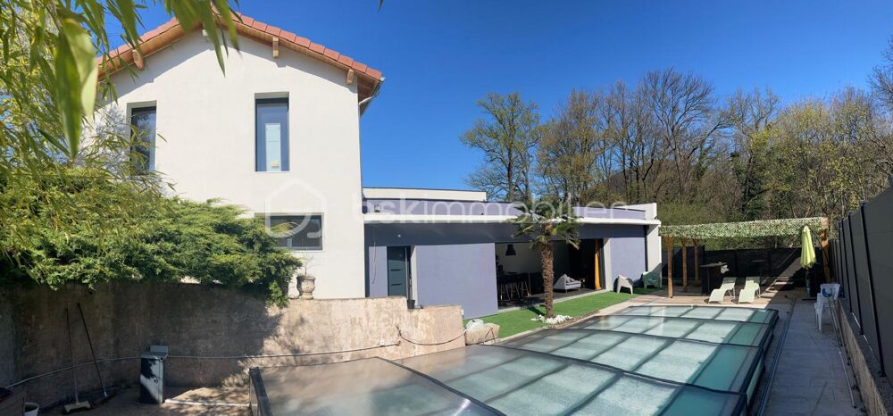 Ancien corps de ferme de 127 m2 entièrement rénové avec piscine