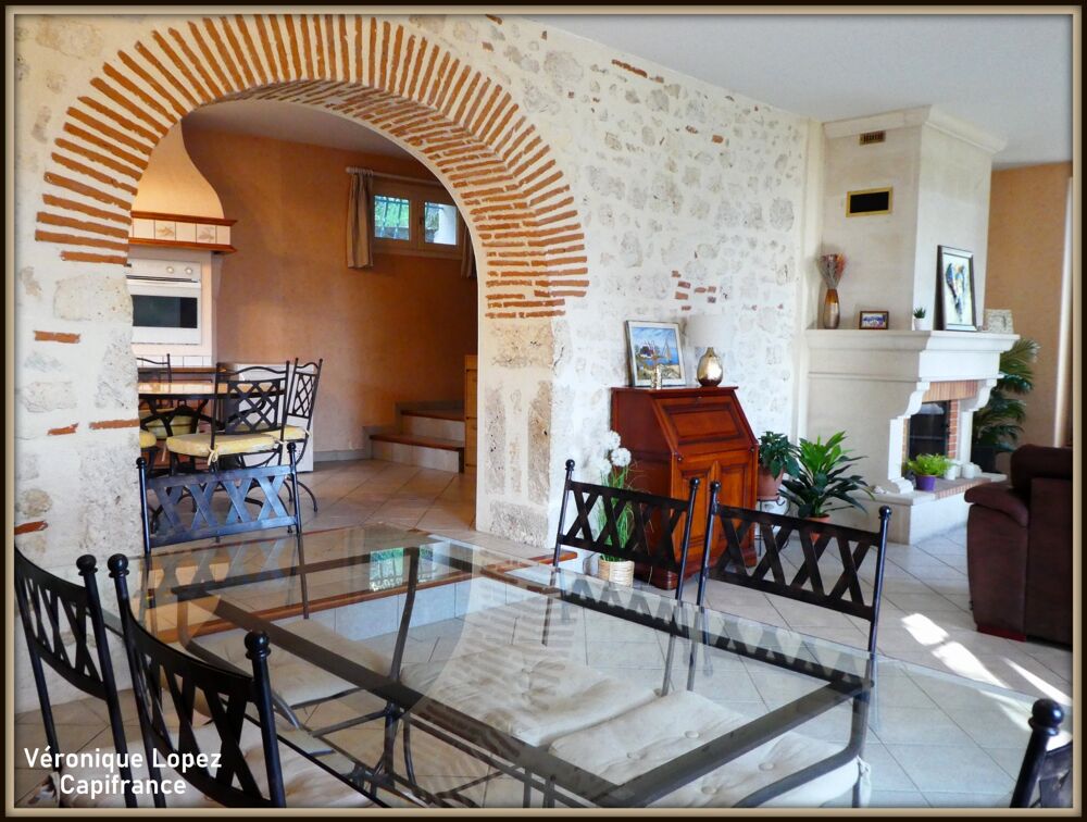 EXCLUSIVITE. AGEN proche du centre, belle demeure en pierres 7 pièces, véranda, piscine, pigeonnier, grand garage sur terrain de